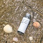 ▼MADONNA LILI  ヘアオイル▼.デザインがおしゃれで気になってました❤︎.タオルドライした後につけて乾かしたり、ヘアセットの時に使ってます。.オイルなのにつ&hellip;のInstagram画像