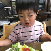 「野菜も食べるよ！」創業100周年記念第2弾！【こどもの笑顔あふれるおいしい食卓風景】写真コンテストの投稿画像