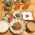 ﻿﻿﻿﻿よるごはん .｡◦♡﻿﻿﻿┈┈┈┈┈┈┈┈┈┈┈┈┈﻿﻿﻿📄 menu﻿﻿⑅ 豚こまケチャップ﻿⑅︎ もやしと卵のお味噌汁﻿⑅︎ &hellip;のInstagram画像