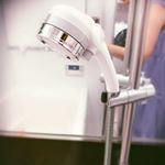 ..お風呂のシャワーヘッドを#newin 🚿.今の家に引っ越してきて、もうすぐ5年✨シャワーヘッドの調子が悪くてー😱💦.新しいシャワーヘッドを探してたの🛁.【キモチ&hellip;のInstagram画像