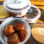 五代庵の梅干し🍚紀州五代梅、こんぶ梅、黒糖黒酢煮仕込み、白干梅、しそ漬梅、はちみつ梅の計6種類セットです＾＾..既に夏バテしてるので梅干しは毎日必ず食べてます。はちみつ梅は2日足ら&hellip;のInstagram画像