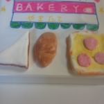 手作りマグネット。息子と共にパン屋さんをイメージして絵と紙粘土で表現してみました。とても楽しくできました。マグネットとしてプリントを挟んで使っています。#第一回リプマグ大賞 #マグネットパークコンテス&hellip;のInstagram画像