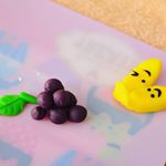 #お米のねんど 私作、娘の好きなぶどうとバナナ🍌 .色が簡単に混ぜて作れる。良いね！👍️✨しばらくすると表面が乾燥して軽くくっつきます。良いね👍️✨表面なぜるだけで境目が簡単に無く&hellip;のInstagram画像