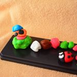 娘さん作、雪だるまとボール。 .パパと初めて雪だるま作ったときの思い出！カラフルな色使いがすごい😆天才では！？⤴️ .#お米のねんど #ねんど甲子園 #お米のねんど #銀鳥産業 #&hellip;のInstagram画像