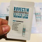 皮膚に適宜水分を補給することは大事です！その中、洗顔後の化粧水はとても重要な役割を果たし、乾いた顔に潤いと水分を与えるので、しっかりしたものをちゃんとチョイスしなきゃ！最近、ロベクチンさんのエ&hellip;のInstagram画像