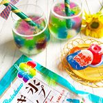 夏やすみ一日目💓やりたかった #ひんやりスイーツ 作りしたよー🌻ちょっとー、ゼリー作りめっちゃ簡単だった笑ゼラチン5gで250㎖のゼリーつくれるの！ということは、5種類でやってみよ！と&hellip;のInstagram画像