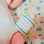 .生まれたてのお肌はちゃんとケアしてあげないとすぐに乾燥してしまうからね〜。夏は保湿サボりがちやけどちゃんと保湿しないとバリア機能が低下して肌荒れするよー！すいちゃんのぷる&hellip;のInstagram画像