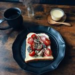 8月22日（木）朝ごはんだんだん朝が寒くなって来た！なので今日は、温かいコーヒーに𖠚ᐝ久々に鯖＆トマトトースト♡美味しかった⑅︎◡̈︎*今日はお出かけ♪♪皆さん良い1日をっ☆.&hellip;のInstagram画像