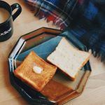 クリームパンで有名な八天堂✨からでている<とろける食パン>カリッと焼くのもいいしレンジで1分30秒でもよし食べたらわかるとろけるという感じが💕美味しく頂&hellip;のInstagram画像