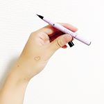 ..ピメルパーフェクトリキッドライナー👀💓.✔️毛先が短いから描きやすい！力の加減がしやすいから太・細自在!!✔️持ち手でもっとぶれにくい！描きやすい位置がわかる！肉球&hellip;のInstagram画像