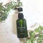 ୨୧﻿﻿﻿今年発売された #ウツクシア の﻿#ハーバルリーフオーガニックシャンプー を﻿お試ししてのレビューです🛁✨✨﻿﻿﻿フランスの国際有機認定機関﻿エコサート認&hellip;のInstagram画像