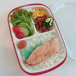 ♡ーーーーーーーー♡﻿﻿今日の旦那用作り置き👍﻿﻿﻿今日は近所の新鮮なお魚屋さんで﻿肉厚たっぷりの﻿美味しそうな鮭を見つけたので、﻿小麦粉を振りかけて﻿バター&hellip;のInstagram画像