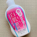 ミックコスモの贅沢プラセンタのもっちり白肌美容液 @miccosmo ﻿﻿これ1本で乳液と化粧下地の2役をこなしてくれるという嬉しい美容液♡﻿﻿しかも、塗るだけで不思議とワントーン明る&hellip;のInstagram画像