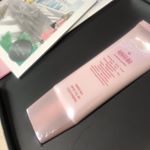 これめっちゃおすすめ！！顔に塗ってマッサージ？化粧を落とすだけで暖かい！！。クレンジング終わったら顔もちもち！。ダブル洗顔不要だけど、どうせ、、、と思ってたら全く、ダブル洗顔不&hellip;のInstagram画像