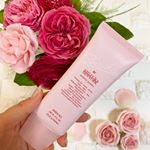 すごい可愛いクレンジング発見✨絶妙に可愛いピンク色😍しかもすごいスリムなので、旅行とかにも便利💕温感タイプなので、クレンジングとホットマッサージが一度にできる優れモノ❣️W洗顔がい&hellip;のInstagram画像