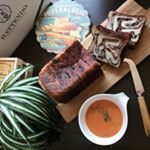 .今日は私達広島県民が誇る🎉#八天堂 の#とろける食パン でモーニング🤗.プレーンとチョコの2種から今日はチョコをチョイス✨.甘くて優しくて幸せ～(灬&ordm;&omega;&ordm;灬)💕このまま食べる&hellip;のInstagram画像