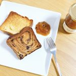 .🍞八天堂のとろける食パン🍞.@hattendo_official 様からモニターで頂いたとろける食パンの、プレーンとチョコレート味💕💗💕💗早速頂いてみました(^^)常温で解凍した&hellip;のInstagram画像