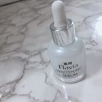 毎日のお手入れに美白美容液を取り込む生活✌️ 、、美肌の絶対条件って潤いってしずかは思っていて、それにプラスシミを作らない保湿ケアと美白ケアは結構気にしながらケアしてる👍💕 私が今使用して&hellip;のInstagram画像