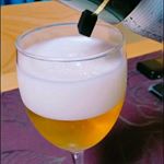 ビール好きな父のために&hearts;️実家でのパフォーマンスに拍手喝采(*≧&forall;≦)笑ハンディーサーバー&hearts;️軽いし、操作も簡単。単４電池二個でこんなに細やかな泡が❗️ ちょっと調子に乗りすぎて泡の分量間&hellip;のInstagram画像