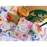 保育園送迎後にふらっとスタバのドライブスルーしてきました🚙✨新作のベイクドアップルピンクフラペチーノとアップルシナモンマフィン🍎🍏💕もう秋なんだねー😋💓昔シナモン苦手やってんけど、最近&hellip;のInstagram画像
