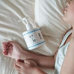 ミッシーリストのBABYBORNフェイス&ボディミルクをお試しさせて頂きました🙂.デリケートな赤ちゃんの肌に使うものだから99%天然由来成分配合✨.スーッと伸びるテクスチャーな&hellip;のInstagram画像