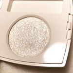 百貨店でアイシャドウ買って癒されて使う度にまた癒される😌#アイシャドウ #アイメイク #トリートメント効果 #カバー #発色 #透明感 #ツヤ感 #メイク #コスメ #monipla #sel&hellip;のInstagram画像