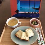 最近の朝食はパン🍞とスープが多いです✨・今日のスープはサツマイモのスープめちゃウマでチビ、大人1人分を一気に飲み干しお代わり要求（笑）・このパッケージの可愛さったら❤️&hellip;のInstagram画像