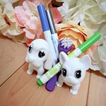 週末は雨が降ったのでおうち遊び🏠カラフルmyペット ブラシでお世話セットで遊びました✨こちらはドッグバージョン🐶.人形に、専用ペンで模様を描き描き、オリジナルのマスコットができちゃいま&hellip;のInstagram画像