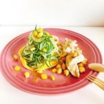 きゅうりヌードルon the 卵焼き🥒🐣キッチンツールを使って、カンタンにちょっとおしゃれなプレートに✨#tarzan #トレメシ #OXO #オクソー #ベジ #ベジヌードル #野菜&hellip;のInstagram画像