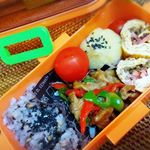 高校お弁当生活&hearts;️63今日は私のお弁当箱を紹介🎵#キャスミンプラザ さんの#スケーター弁当箱色合いが人参みたいで可愛いプラス蓋がデコ盛り弁当でもつぶれない仕様になってるので上に上に&hellip;のInstagram画像