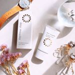 .✴︎┈┈┈┈┈┈┈┈┈┈┈┈┈┈┈✴︎dear mayuko『クリームファンデーション』✔︎ライトオークルdear mayukoのアイテムには繭に含まれる潤い成分「ピ&hellip;のInstagram画像