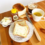 ..クリームパンで有名な株式会社八天堂のとろける食パン🍞💕@hattendo_official.生地にマーガリンや発酵バターを幾重にも折り込み、手間ひまをかけて作り上げ&hellip;のInstagram画像