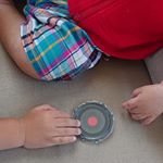 ダニ目視キットをLDの絨毯の下、ベビー布団に設置しました！. これのいいところは置くだけでダニが勝手にキットのなかに入っていくから～2週間くらいしてポイ🚮ってするだけ👌. 毎日掃除機かけ&hellip;のInstagram画像