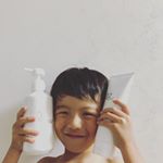 この夏、人生初のブリーチをした為に髪の傷みがかなりはげしかったんだけどごわつきがなくなりスムーズな指どおりになってきたー😂❤️ キューティクル感がわからなくなりさらにきしんでいたという😂💦ブリ&hellip;のInstagram画像