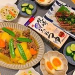 今日の晩御飯❤︎﻿﻿枕崎かつおつゆを使って、肉じゃがと味玉を作りました(*&acute;꒳`*)﻿﻿だしの原料を枕崎産のかつお節に限定したこだわりのつゆ🐟﻿﻿他の調味料を入れなくてもこのつ&hellip;のInstagram画像