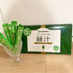 話題のユーグレナ緑汁✨...こちらなんと59種類の栄養素を持つ😲ミドリムシが配合されたドリンク用粉末です🥤..なのでこれ一杯で野菜・魚・肉に含まれる59&hellip;のInstagram画像