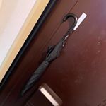 モニプラファンブログさんで、また当たりました🎯.今回は傘の便利グッズ。📛名札(笑)にもなり、粘着テープでいろんなところにくっつけて保存できました🙌.紳士用傘のようなしっかりした&hellip;のInstagram画像