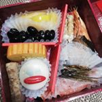 9月におせち料理を食べるという珍しい経験😂モニターで #かば田 のおせちを頂きました！　冷凍で届いてお試しサイズでしたが、種類は豊富❗夕方に届いてそのまま室温に置いておき早速夕飯に頂きまし&hellip;のInstagram画像