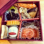 開けた瞬間「美味しそう😻」が飛び出しました！一足早くかば田さんのおせちをお試し😋いかめんたいと伊達巻きが特に好みのお味！#かば田 #kabata_fan #おせち #monipla #moni&hellip;のInstagram画像