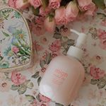 発売前のマインパーフェクトゲルをお試ししました😚ころんとしたフォルムのかわいいピンクのボトル。こちらはこれ1本で洗顔後のケアができるオールインワンゲルです💫ポンプ式なので清潔につかえて便利&hellip;のInstagram画像