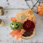 簡単にオリジナルのマグネットが制作できるタマグ🍳今回、タマグをつかってオリジナルマグネット制作🎃秋らしいまつぼっくりやジャックオランタンをつかって作りました❤️1枚目は完成図！もりすぎて卵の形がわ&hellip;のInstagram画像