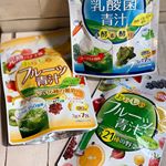 ㈱ユーワさんのフルーツ青汁試してみました🍊🍋🍐🍏🍌 緑のパッケージはアップルマンゴー味＊乳酸菌200億個＊植物発酵エキス75種＊21種類の野菜が入っています💡黄色のパッケージは&hellip;のInstagram画像