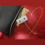 .こういうのってまだまだ先だと思ってたけど、体が軽くなって感動しちゃった🥺❤︎顔にも貼れて、眼の疲れをとってくれたり血行を促進してくれたりするらしい🥀敬老の日に、ちょろっと肩こりに悩ん&hellip;のInstagram画像