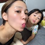 おはようございます☀️最近肌の調子がよくて❤︎やっぱりお手入れするだけ実感するものはあると気づくアラサーです&larr;.パック後お肌つるつる状態で娘と📷✨..そんなこんなで、最&hellip;のInstagram画像