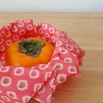 .気になっていたみつろうラップを作ってみました。@kwgc_inc 株式会社KAWAGUCHIさまのキットを使って、布にみつろうをアイロンで溶かしながら染み込ませて作りました😃つぶ&hellip;のInstagram画像