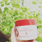 ◌株式会社イヴさんのピュアヴィヴィ クレンジングバームを使用しています( &uml;̮⋆)✎︎＿＿＿＿＿＿＿＿＿＿＿＿体温でとろける、なめらかな使い心地のクレンジングバーム。必要なうる&hellip;のInstagram画像