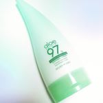 ・・モニプラを通して、HOLIKAHOLIKA様から#アロエ97％ スージングローション インテンシブモイスチャーライジングを頂きました✨・容量たっぷり240ml！！伸&hellip;のInstagram画像