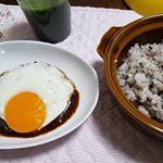 最近週末になるとお天気悪いですよねー！大阪も昨日までの雨からスッキリしてない朝を迎えました。さて。。。 毎朝の習慣の★美力青汁様★美の女神の高橋ミカさんプロデュースのこの青&hellip;のInstagram画像
