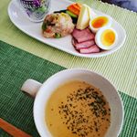 朝食は、昨晩の吹き寄せおこわの🍙とごといもポタージュ。このポタージュ、長崎県五島のさつま芋のスープなんです。繊維がたっぷり入った濃厚なスープで、甘すぎずさらっとしていて、後味もお口に残りません。和洋ど&hellip;のInstagram画像