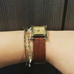 モニター使用です。時計と重ね付けしている二連のブレスレット、実はこれ、静電気抑制ブレスレットなのです。ラインストーンとゴールドモチーフ、柔らかいゴムがとても付けやすくて、色味もオシャレでとても&hellip;のInstagram画像